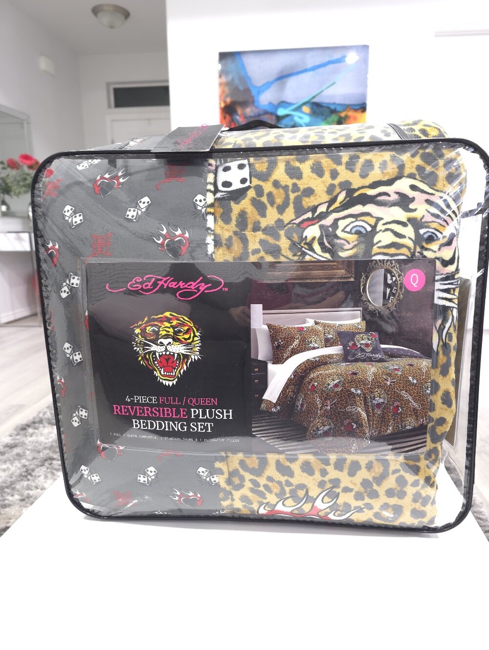 Ed Hardy Queen 4 Piece Luxurious Tiger Plush Comforter Set New